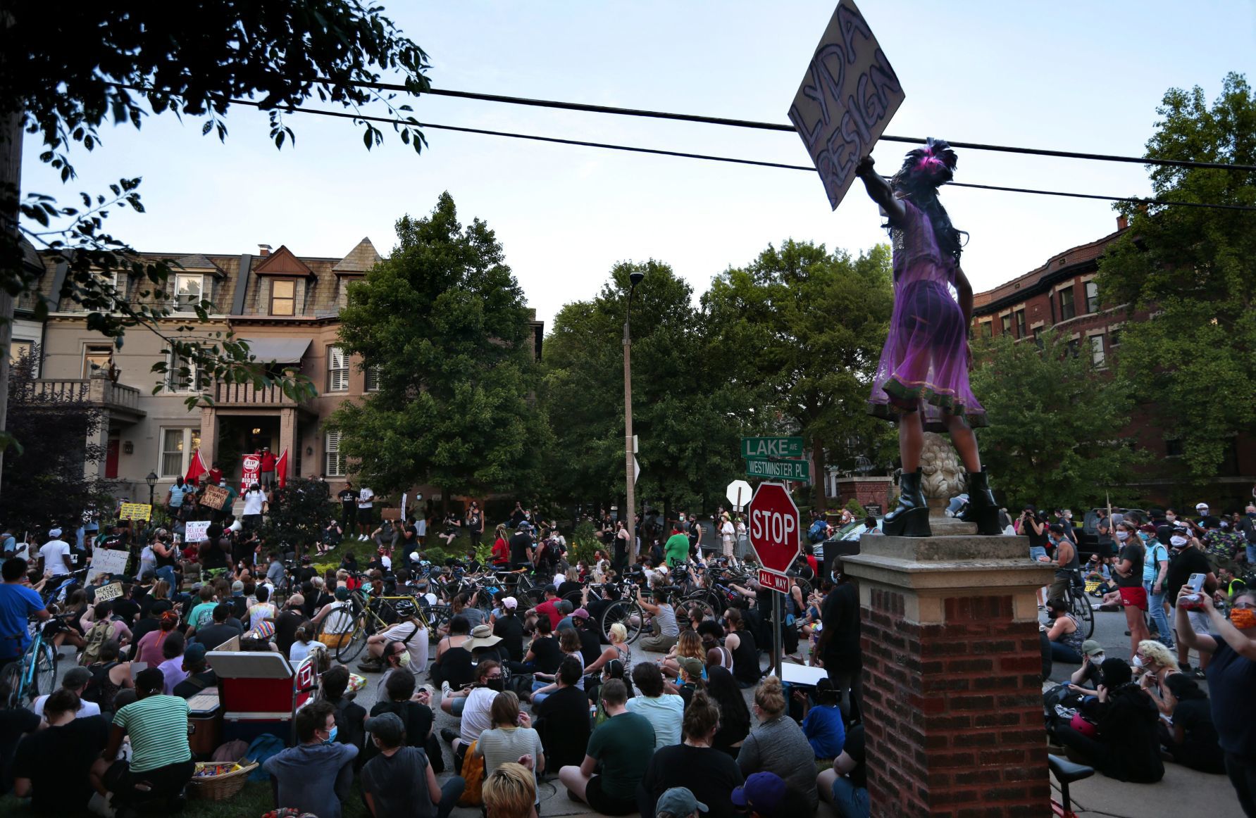 Protesters march to mayor's house
